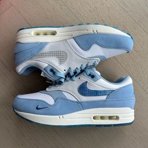 NIKE AIR MAX 1 PRM
WHITE/DK MARINA BLUE
BLANC/BLEU MARINE FONCE